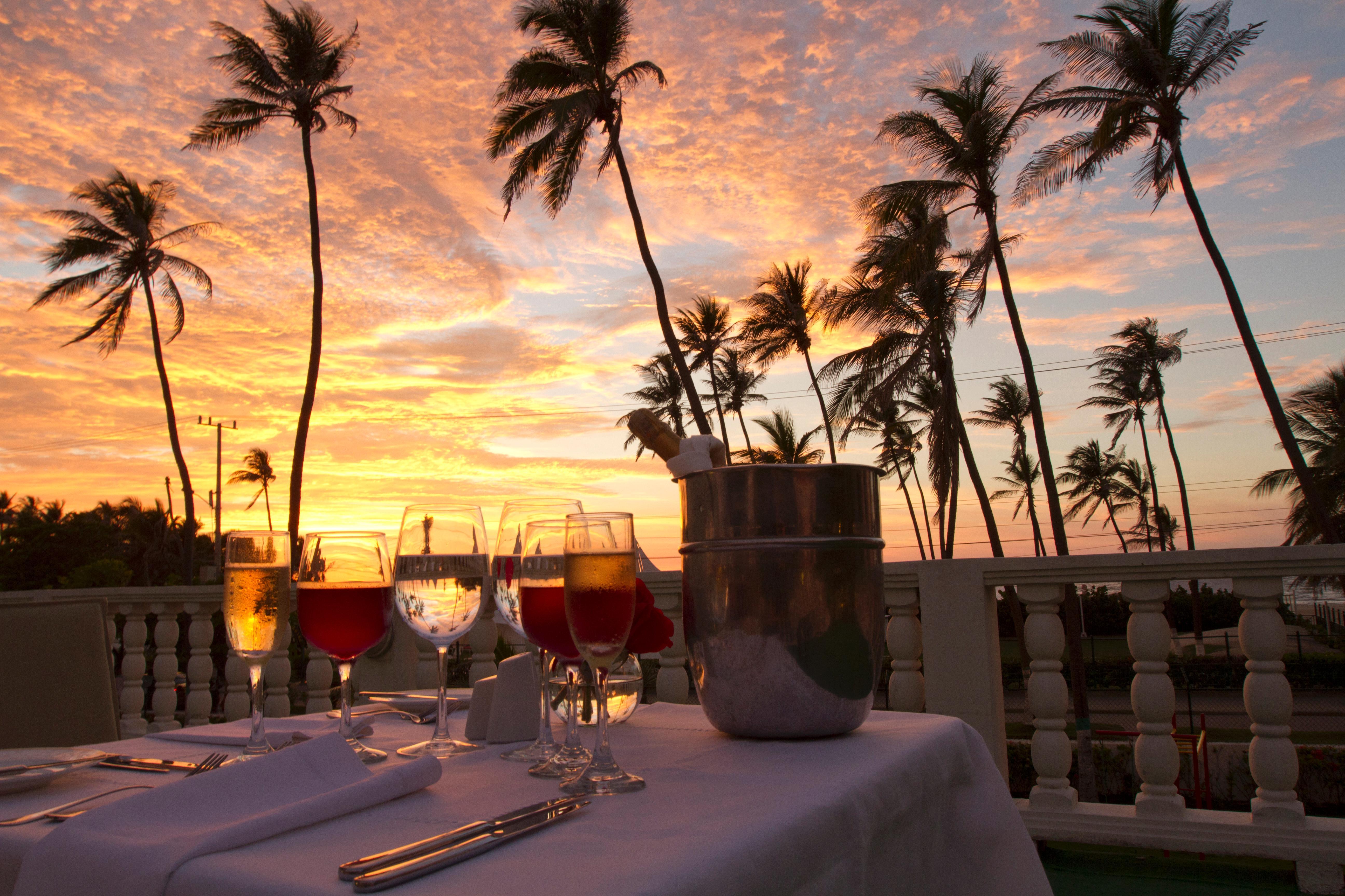 Hotel Caribe By Faranda Grand, A Member Of Radisson Individuals Cartagena Екстер'єр фото Sunset at the Four Seasons Hotel